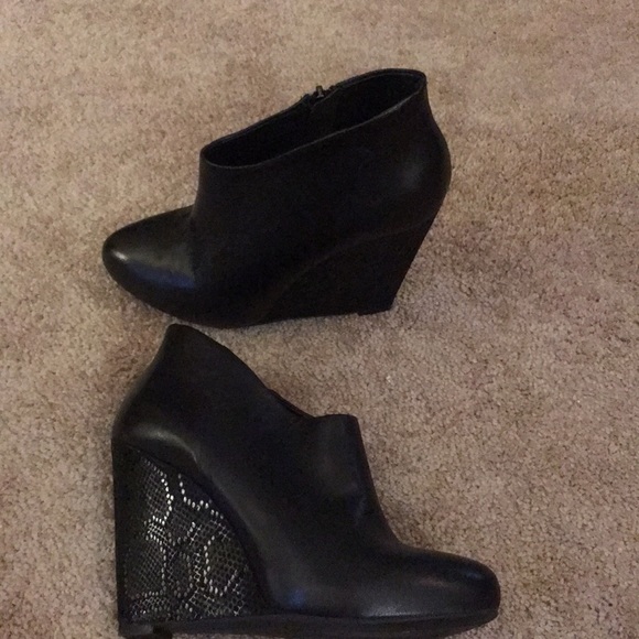 Black Leather GUESS Wedge Heel Shootie / Bootie - Picture 3 of 8